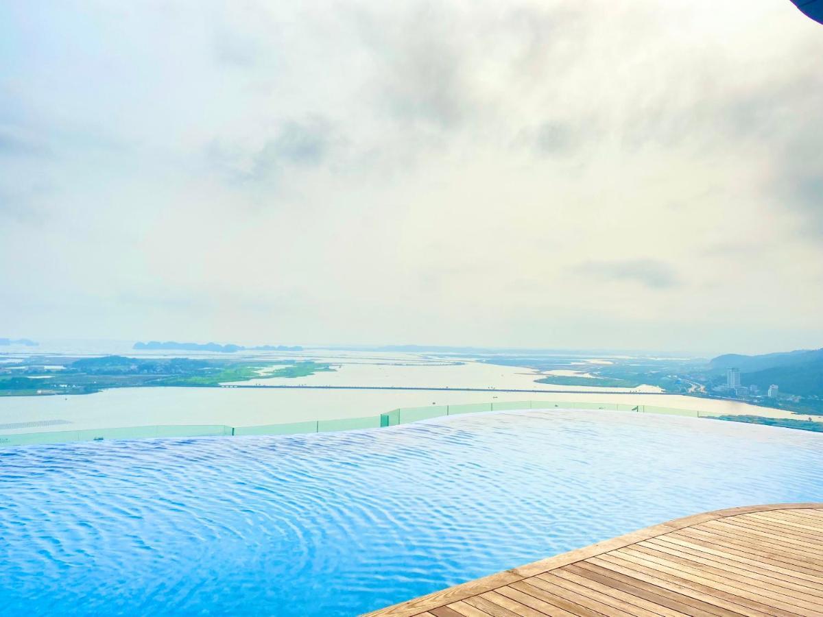 A La Carte Ha Long Apartment By The Beach Εξωτερικό φωτογραφία