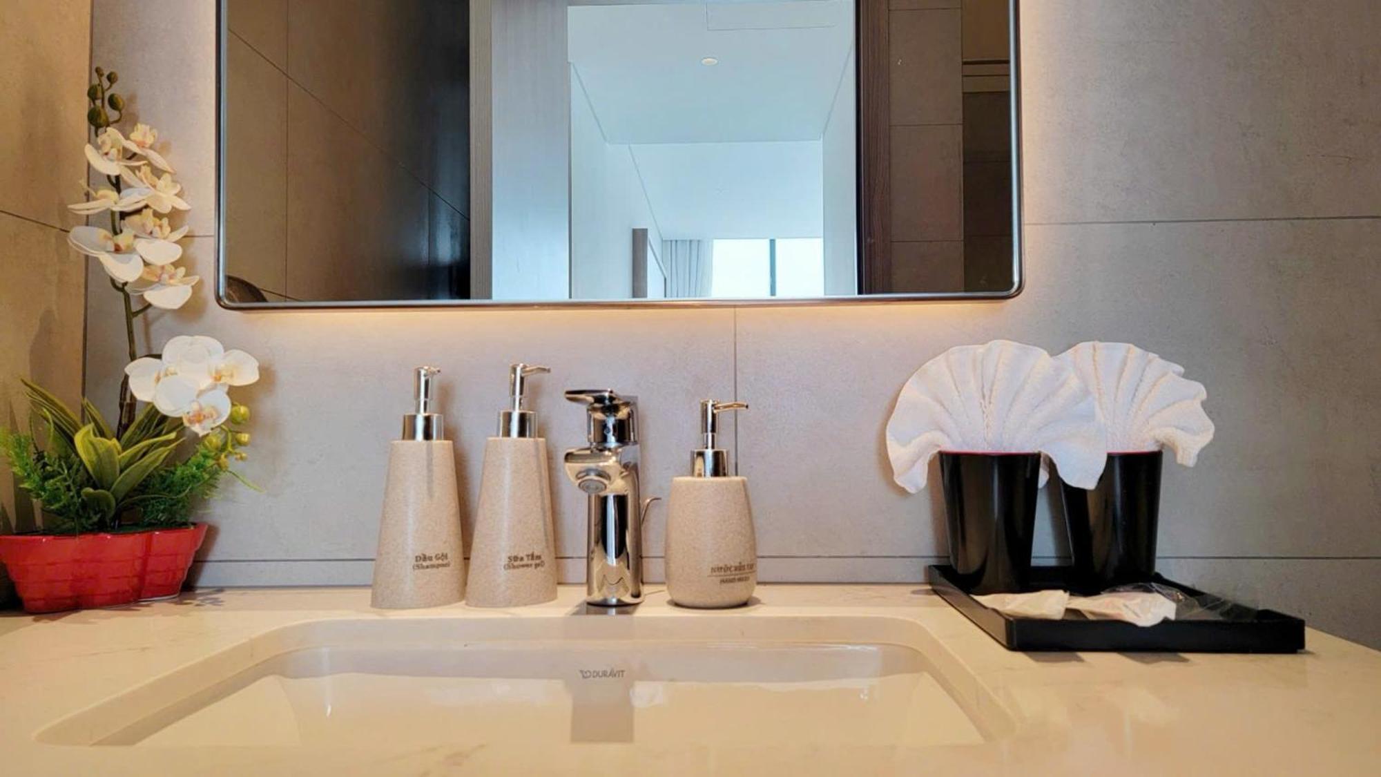 A La Carte Ha Long Apartment By The Beach Εξωτερικό φωτογραφία